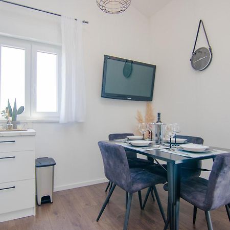 Apartments Aki Malinska Extérieur photo