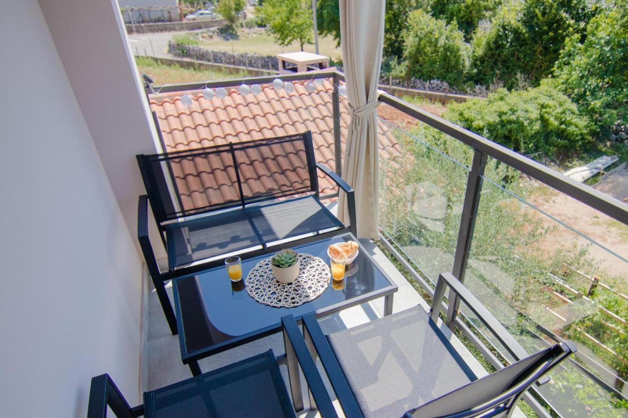 Apartments Aki Malinska Extérieur photo